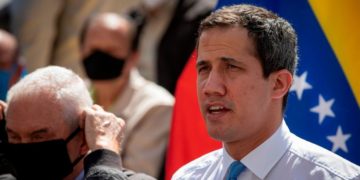 David Smilde explica los detalles de la fractura de la oposición en Venezuela. En la foto Guaidó tiene cara de no entender qué pasa con la división de los partidos.