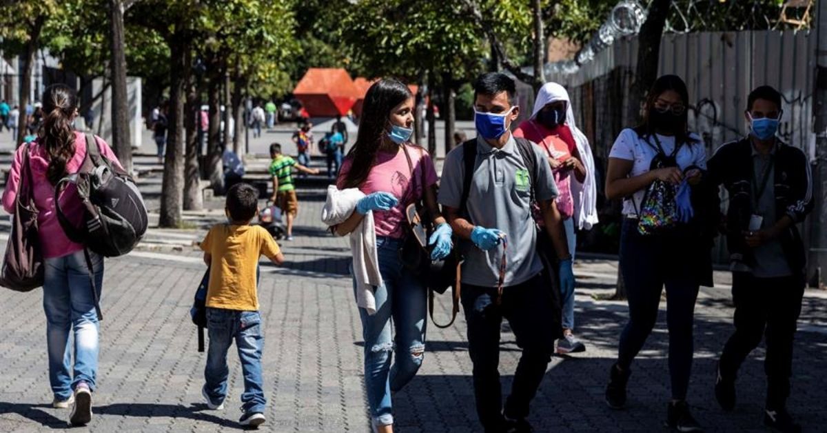 Economista Ángel Alvarado: «Mientras siga la hiperinflación en Venezuela, se mantendrá el éxodo masivo»
