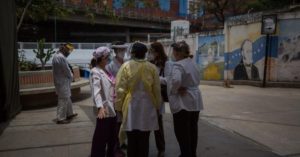 Infectólogo Julio Castro: «El escenario más probable es que aumenten los contagios y la crisis del COVID-19 en Venezuela»
