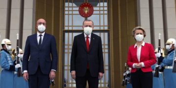 Ursula Von der Leyen y sofá