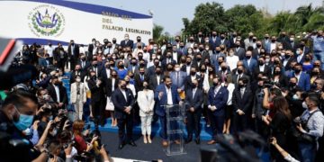 El Salvador y dictadura