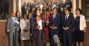 ¿Podrían los demócratas frenar definitivamente el proyecto de ley que impone restricciones al voto en el estado de Texas?: Joy Díaz lo explica
