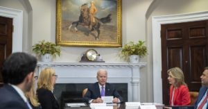 Rafael Bernal: «El mayor riesgo que corre el gobierno de Joe Biden en cuanto a la vacunación, es que se generen nuevas variantes del COVID-19 que obliguen a imponer nuevamente medidas restrictivas»
