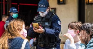 Periodista Andreina Flores desde París: «En Francia prevalece una conciencia en masa, de que si no hay una vacunación masiva el COVID-19 se mantendrá por varios años»