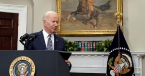 Biden y talibanes