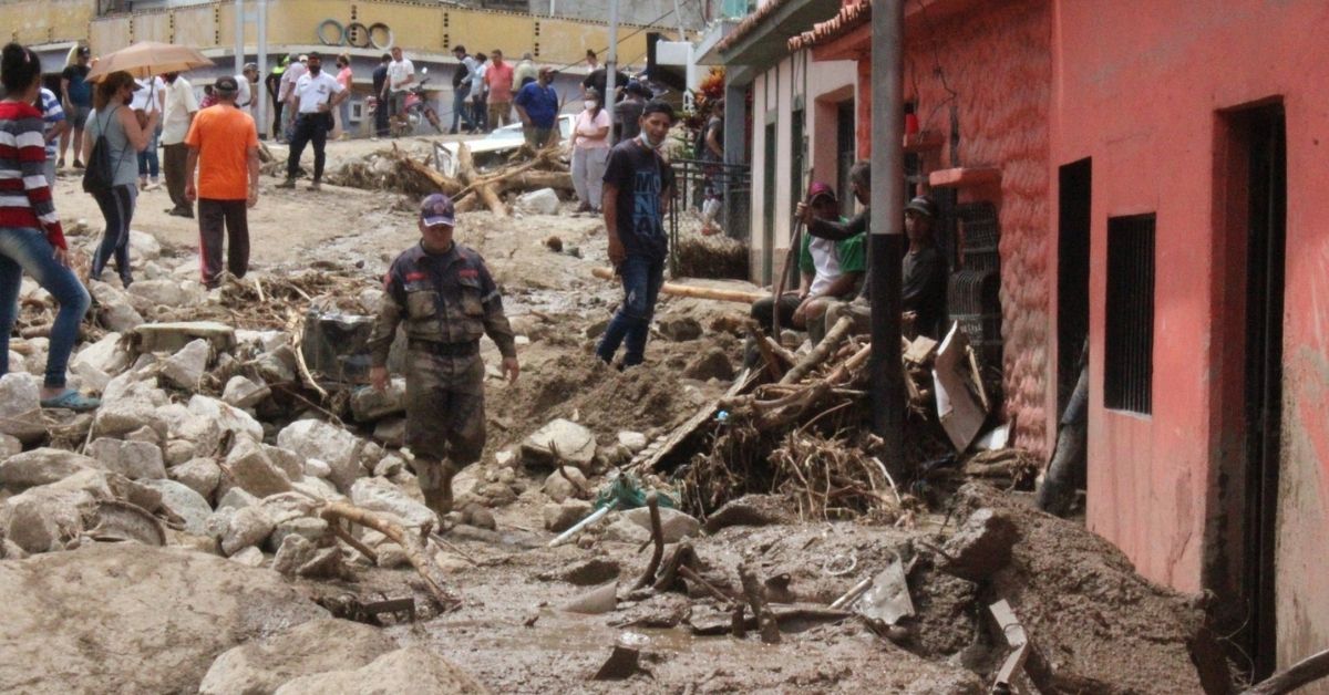 Gobernador de Mérida Ramón Guevara: «Hay un total de 20 fallecidos, 17 personas desaparecidas y 145 familias que se han quedado sin hogar producto de las lluvias»
