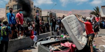 chilenos y campamento de venezolanos