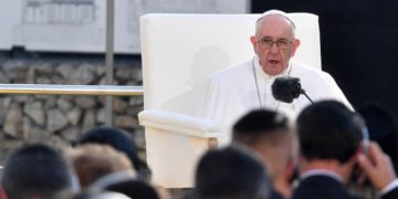 Papa Francisco y sacerdotes franceses