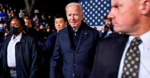 Economista José Gonzáles «La solución para aprobar los paquetes de Biden podrían ser dos impuestos para las empresas billonarias y los billonarios»