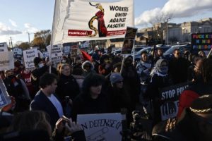 Director de prevención de violencia con armas del Center of American Program: «Absolver a Kyle Rittenhouse creará un antecedente peligroso, porque ahora todos querrán portar un arma en una manifestación»