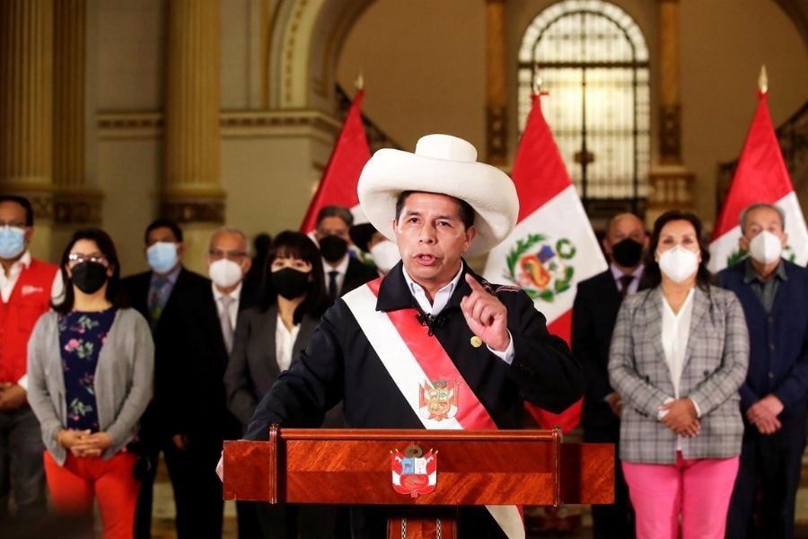 Analista Óscar Schiappa Pietra: «El escenario de cambio de gobierno en Perú es muy probable»
