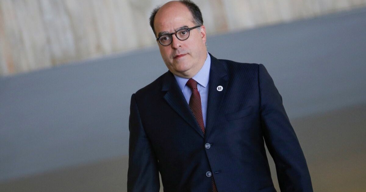 Periodista Roberto Deniz: «Es evidente que muchos de los dirigentes políticos venezolanos que siguen en Colombia tomarán la decisión de no continuar en el país»