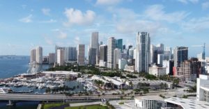 Más del 40% de los gobiernos de Miami Dade planean reducir las tasas de los impuestos sobre las propiedades